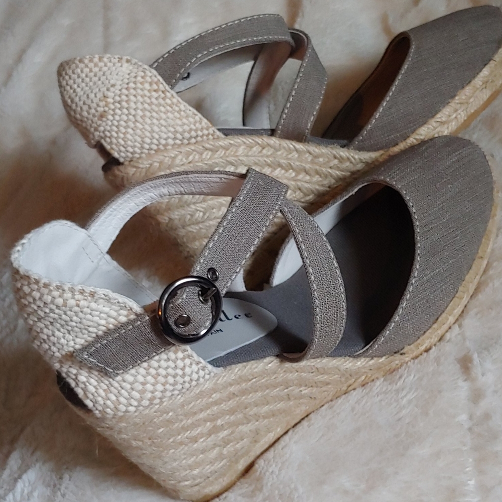 NWOB Bettye  Muller wedges made in Spain sz..38